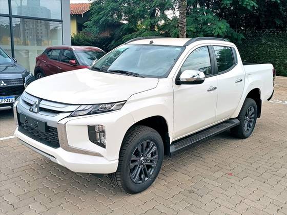 MITSUBISHI L200 TRITON 2.4 16V TURBO DIESEL SPORT HPE CD 4P 4X4 AUTOMÁTICO